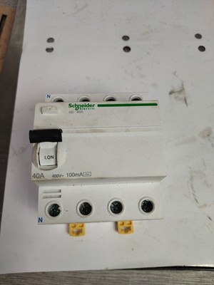 SCHNEIDER A9R12440 40 AMP 100mA VIER 4 POLIG RCD TYP AC iID 40A ACTI9 400V