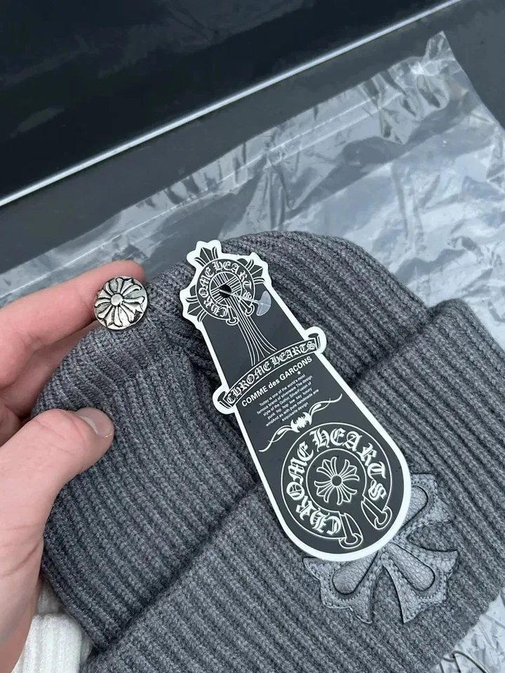 Gorro Corazones Cromados Compartir Gris - Icono de Streetwear, Estilo Acogedor y Audaz Foto 3 de 4