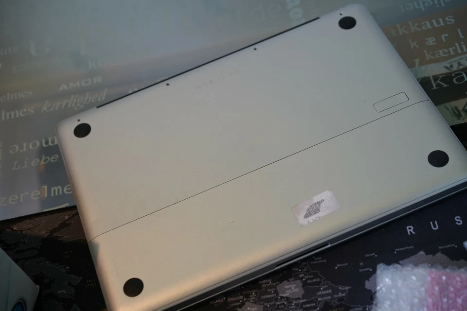 Apple MacBook Pro 13.3'' Intel Core 2 DUO 2.4Ghz 2GB 500GB Late 2008 FAULTY - Image 2 of 2