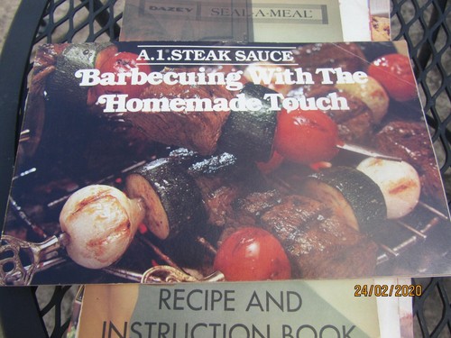 Lot of 8 Vintage Kitchen / Cooking / Recipe Brochure & Manuals - Picture 7 of 8