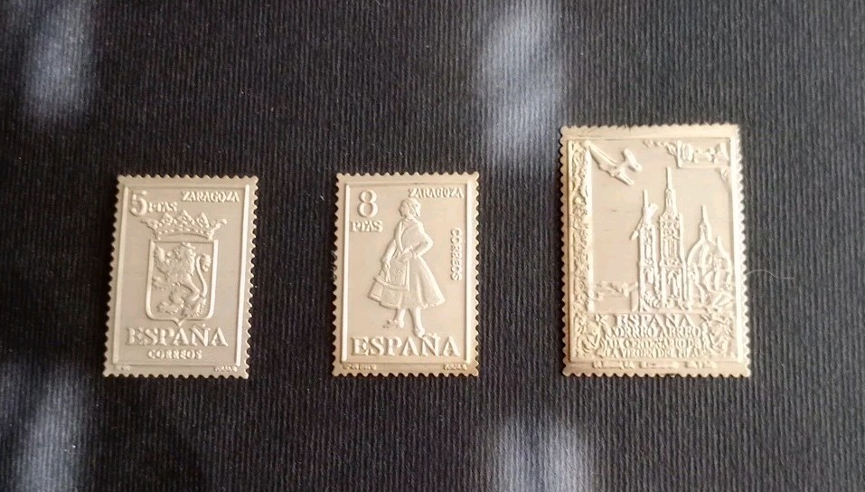 SELLOS DE PLATA,ESCUDO Y TRAJE DE ZARAGOZA Y LA AVD.DE LA VIRGEN DEL PILAR A ZGZ