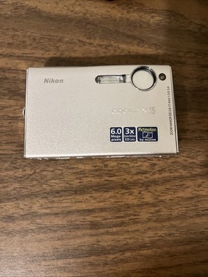 Nikon COOLPIX S5 6.0MP Digital Camera - Gloss Silver UNTESTED