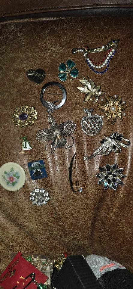 Винтажная брошь со стразами лот из 42 - Изображение 3 из 4