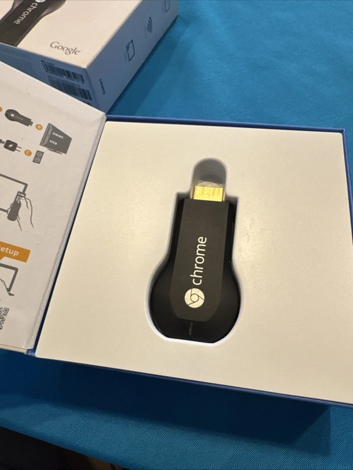 Google Chromecast (1st Generation) HDMI Media Streamer Black H2G2-42 - Image 3 of 4