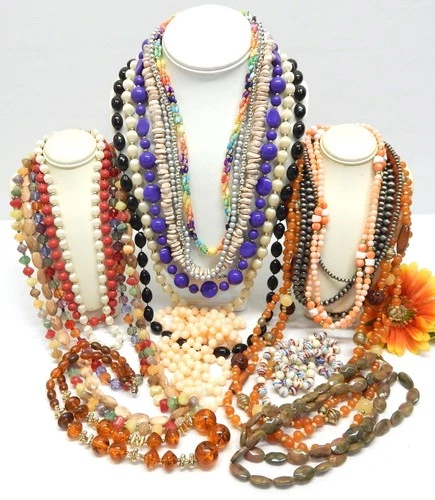 VINTAGE TO NOW COSTUME CRAFT JEWELRY BEADED NECKLACE LOT, ASSORTED MATERIALS