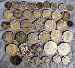 Lotto 40 monete estere argento assortite vedi foto 292 grammi