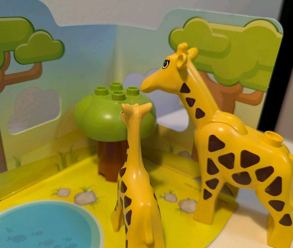 Lego DUPLO: African Watering Hole Giraffe Elephant  - Image 2 of 4