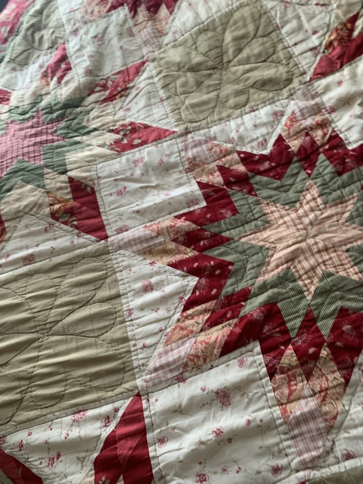 Colcha de retalhos vintage década de 1990 estrela do campo vermelha floral 88” X 96” - Imagem 2 de 4