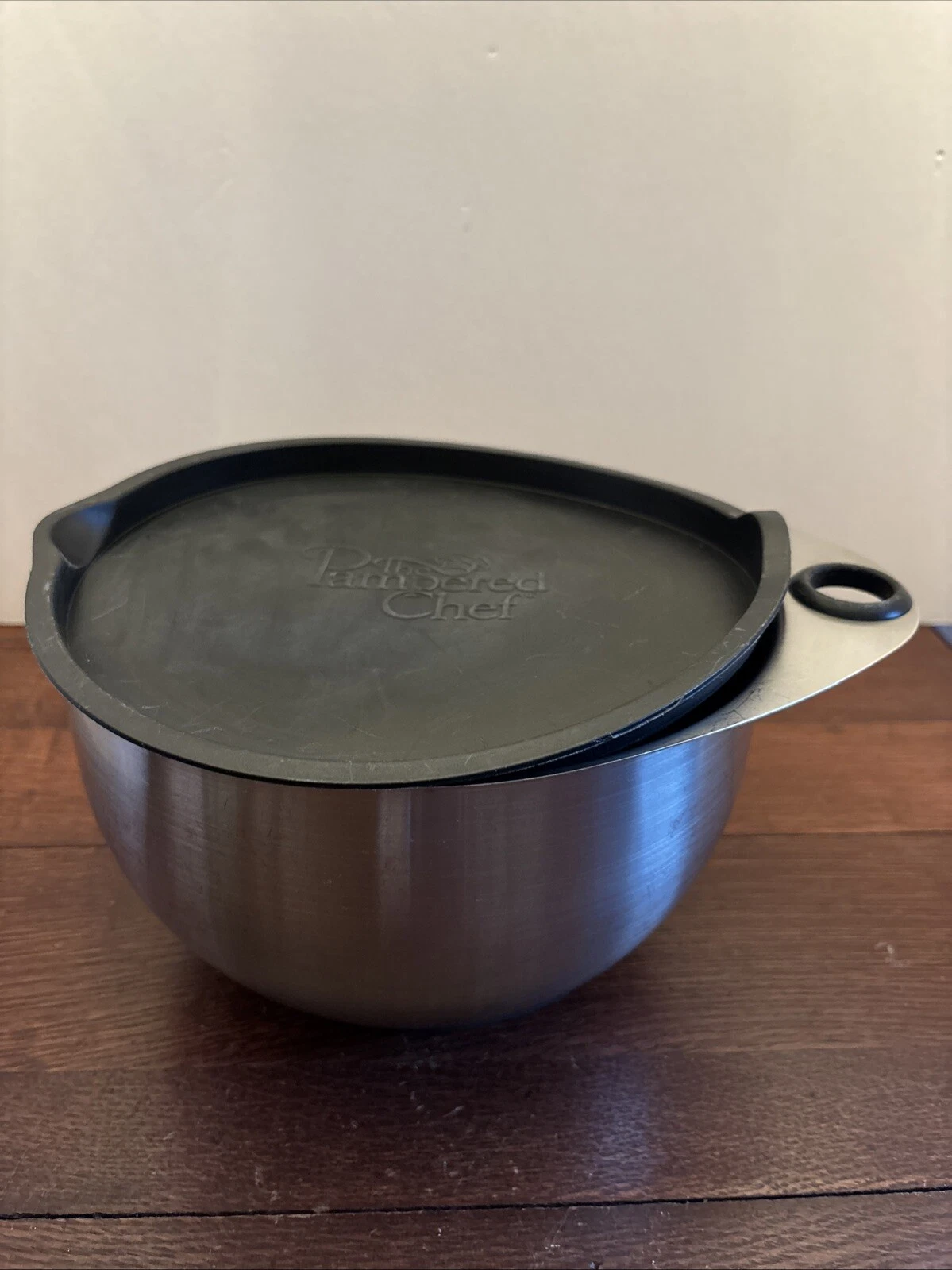 Pampered Chef 16 Cup Metal Mixing Bowl Desserts Cooking Kitchen No Skid W/lid