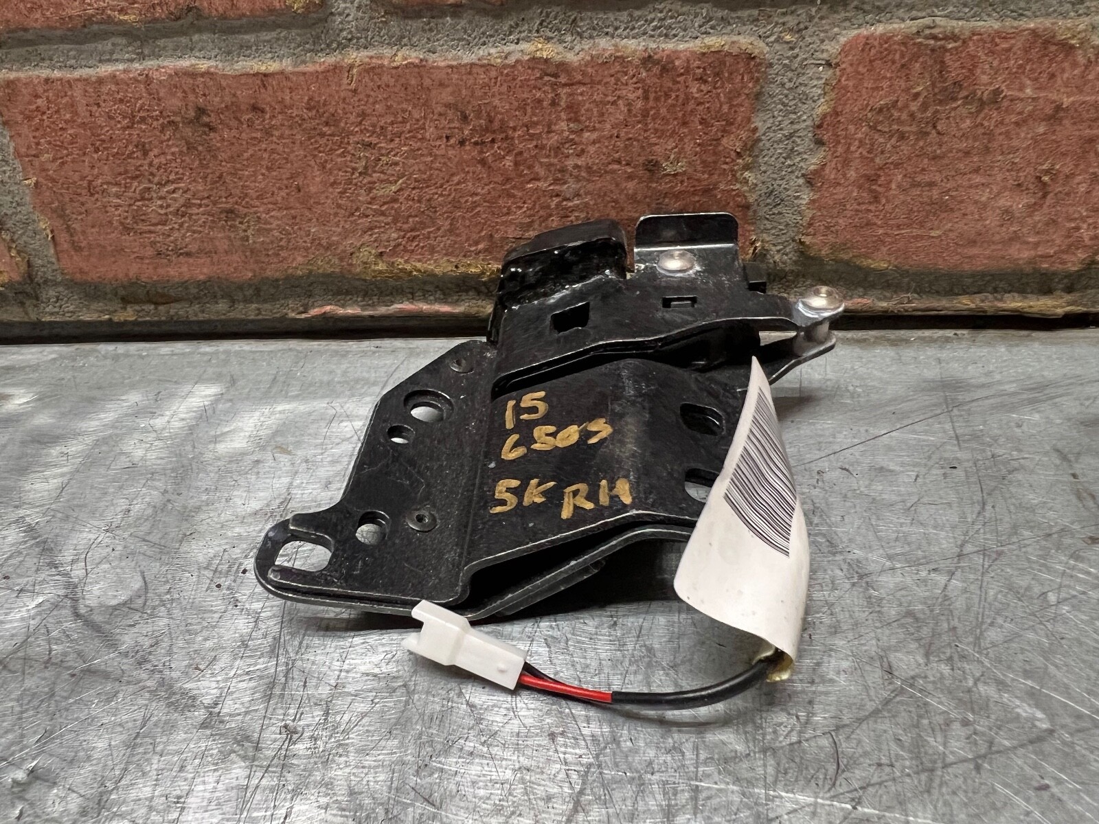 Front Right Convertible Roof Top Latch Lock 11A1658SP OEM McLaren 650S 2015