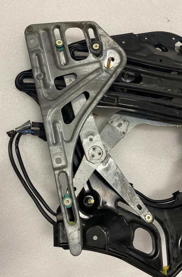 ELEVALUNAS TRASERO DERECHO BMW E31 840ci 850i 1996 67621383318 Foto 3 de 4