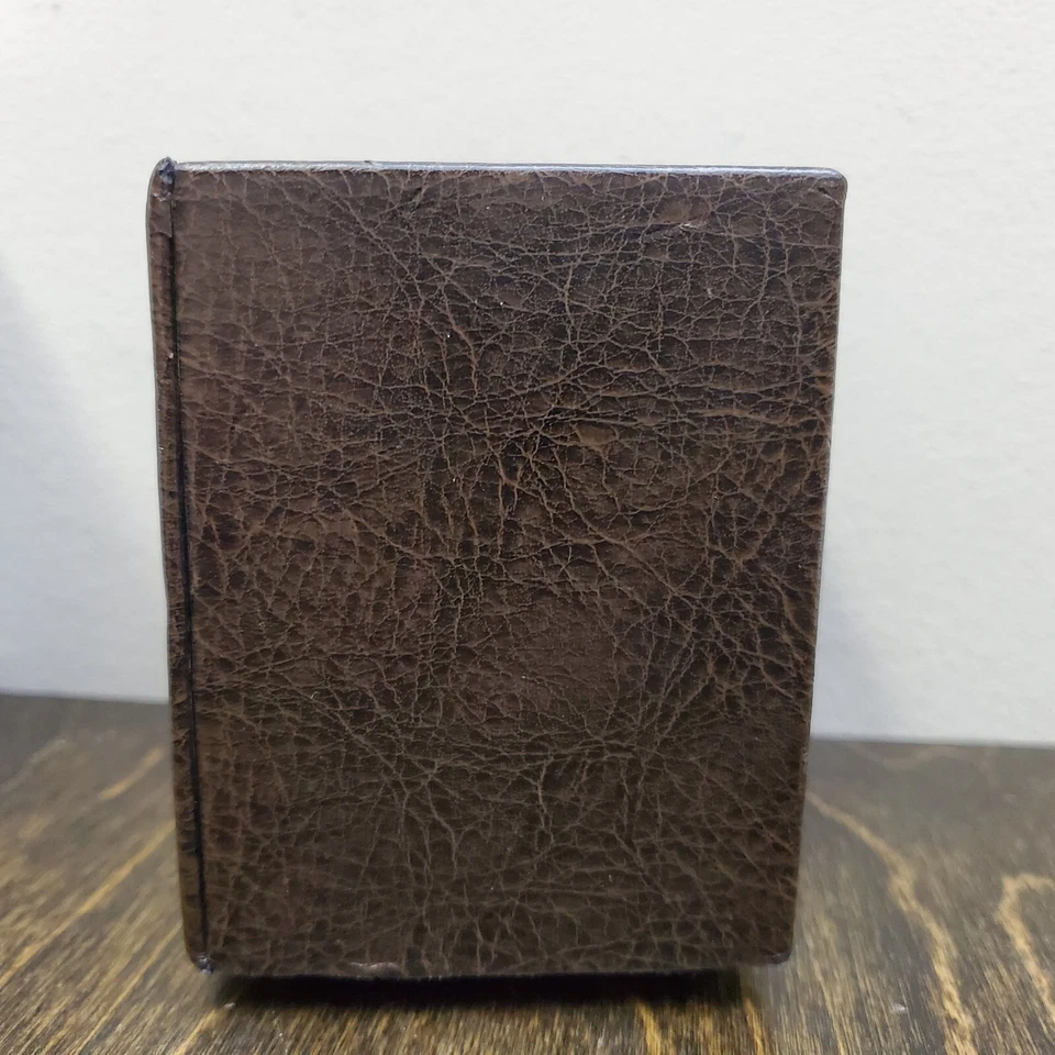 Bulova Lockport Alarm Clock Quartz Snooze Lighted Square Cube Grainy Leather - Image 3 of 4