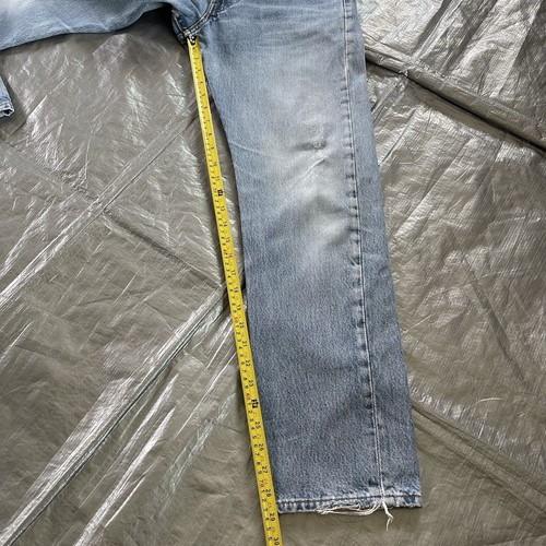Jeans desgastados vintage 90 Levis 501 azul claro botón mosca hechos en EE. UU. 30x29 - Imagen 10 de 13