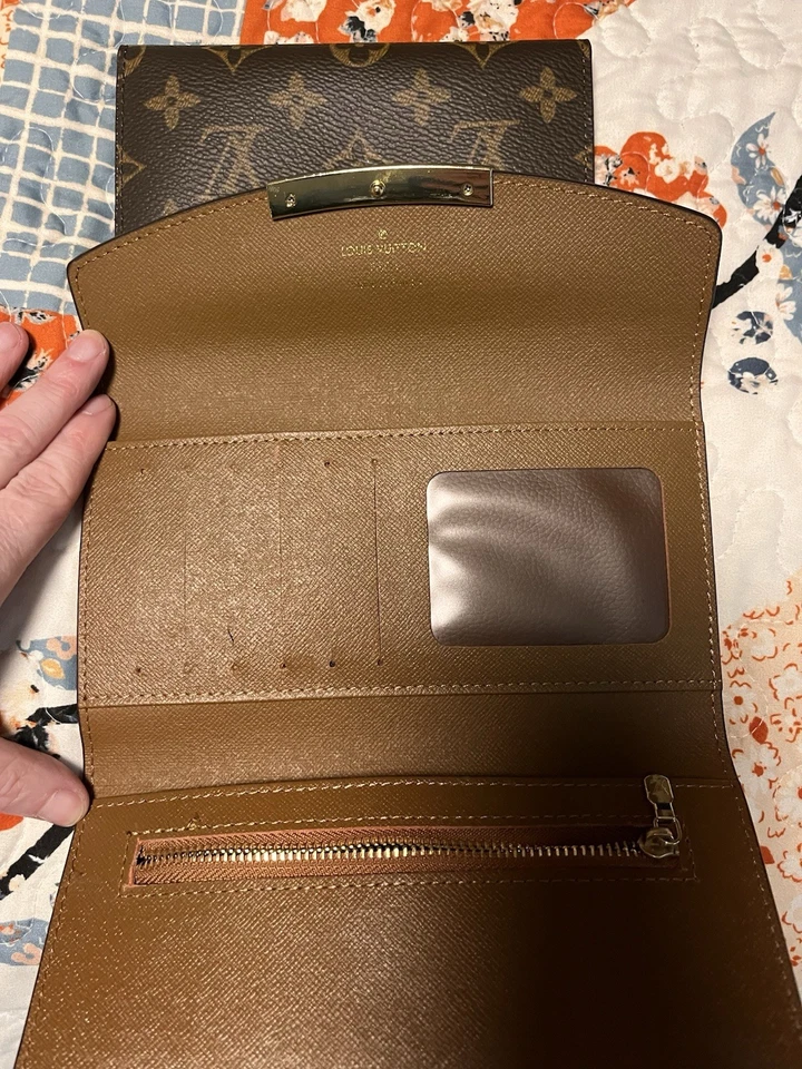 ¡Cartera marrón y beige inspirada en mujer! Foto 2 de 2