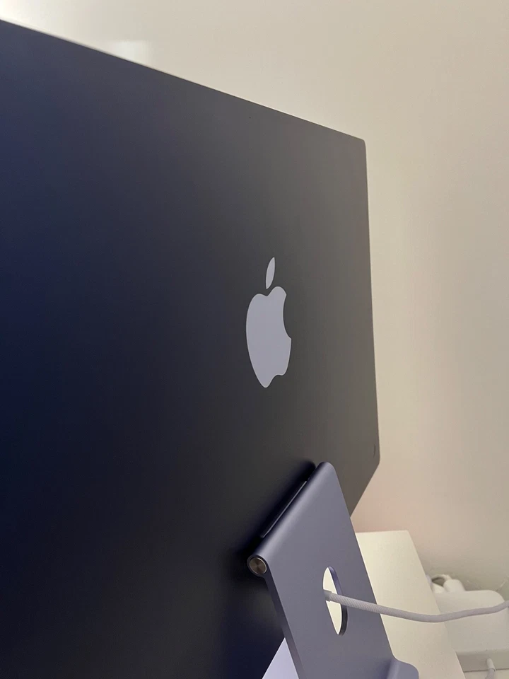 iMac viola con display retina 4,5k da 24” - Immagine 2 di 3