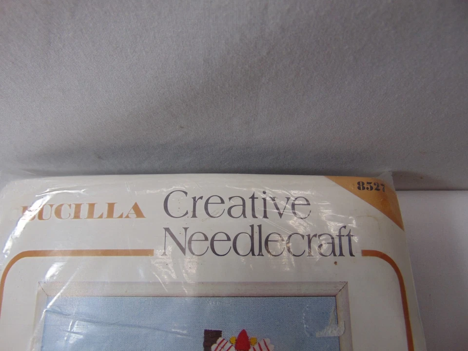 Novo Kit Crewel Bucilla Creative Needlecraft 8527 Casa de Pão de Gengibre 22 X 22 Selo - Imagem 2 de 4
