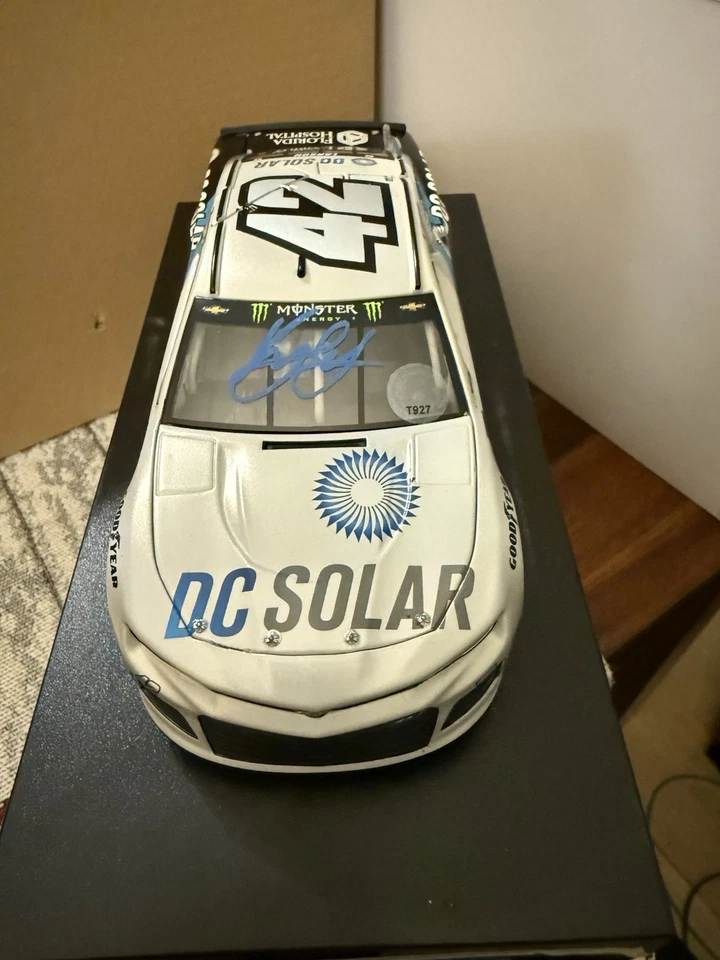 Kyle Larson 2018 #42 1:24 DC Solar Darlington arco flashcoat plateado Foto 2 de 4