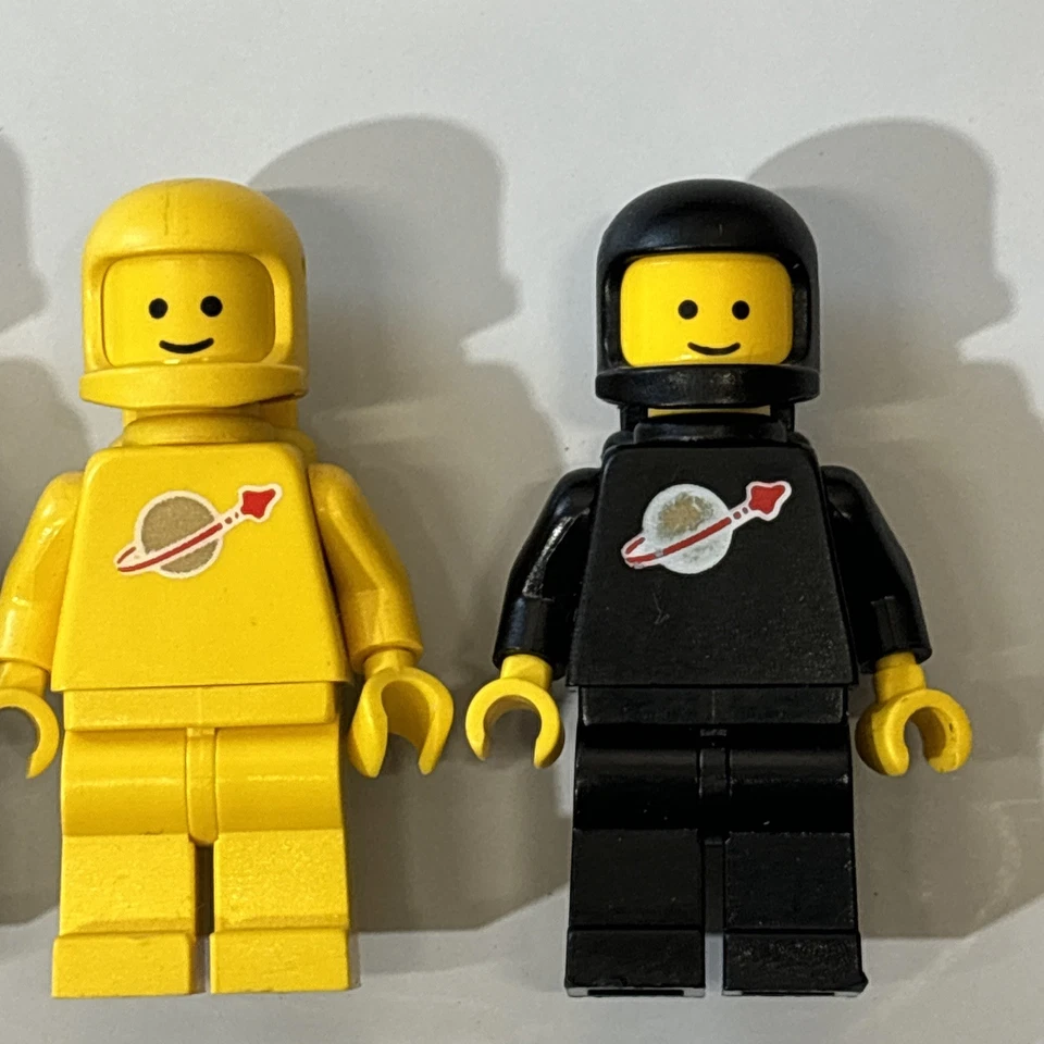 Lot of 5 Lego Red White Blue Yellow Black Spaceman Minifigure Classic Space VTG - Image 2 of 4