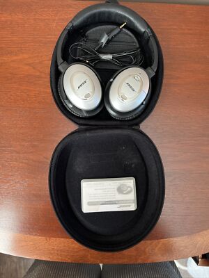 Bose QuietComfort 15 シルバー ケース付き Bose QuietComfort 15 Noise-Cancelling Headphones QC15 Silver