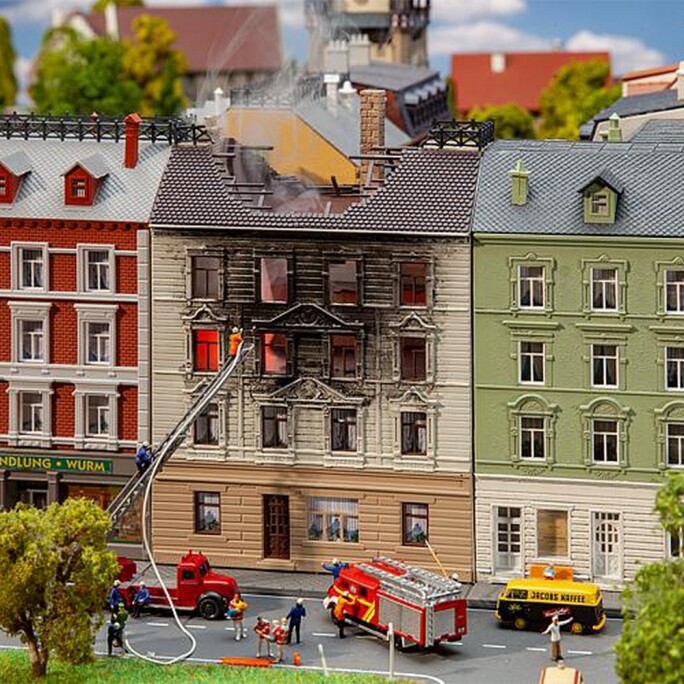 Maison de ville en feu FALLER 232326 scénario d'urgence pour modélisme N