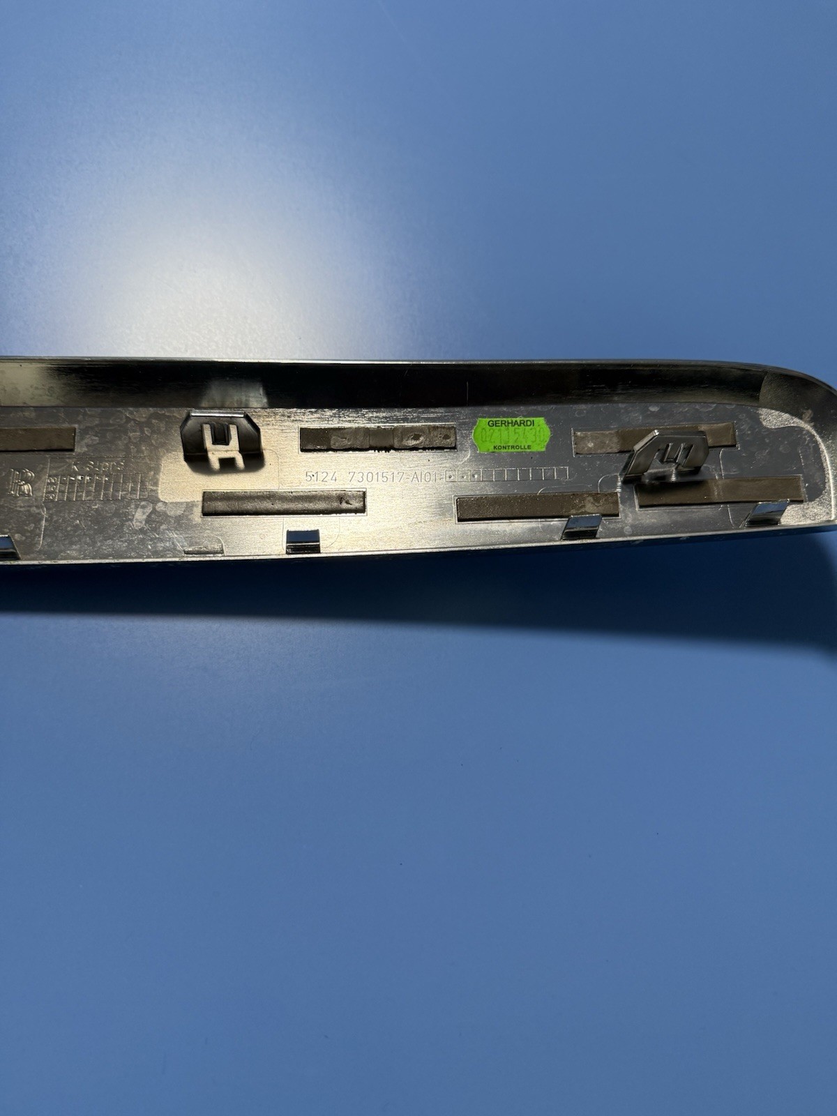 Cover, trunk lid grip For Rolls Royce Dawn, Wraith Part Number: 51247301517