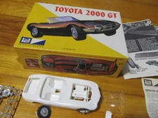 1960s MPC TOYOTA 2000 GT Plastic Model Car Kit 404-200 1:25 in box PARTIAL BUILD