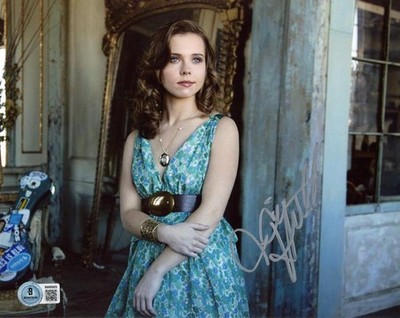 SIERRA HULL SIGNED 8x10 PHOTO CELEBRATED BLUEGRASS MANDOLIN MUSICIAN BECKETT BAS