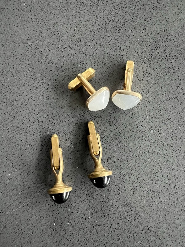 Vintage Shell Cameo Cufflinks with Pearl Halo – Gold-Tone – Mid-Century