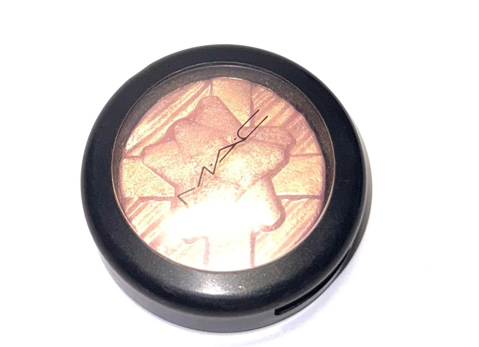 M.A.C Extra Dimension Skinfinish Poudre Lumière Bleaming Blush  5g - Bild 2 von 3