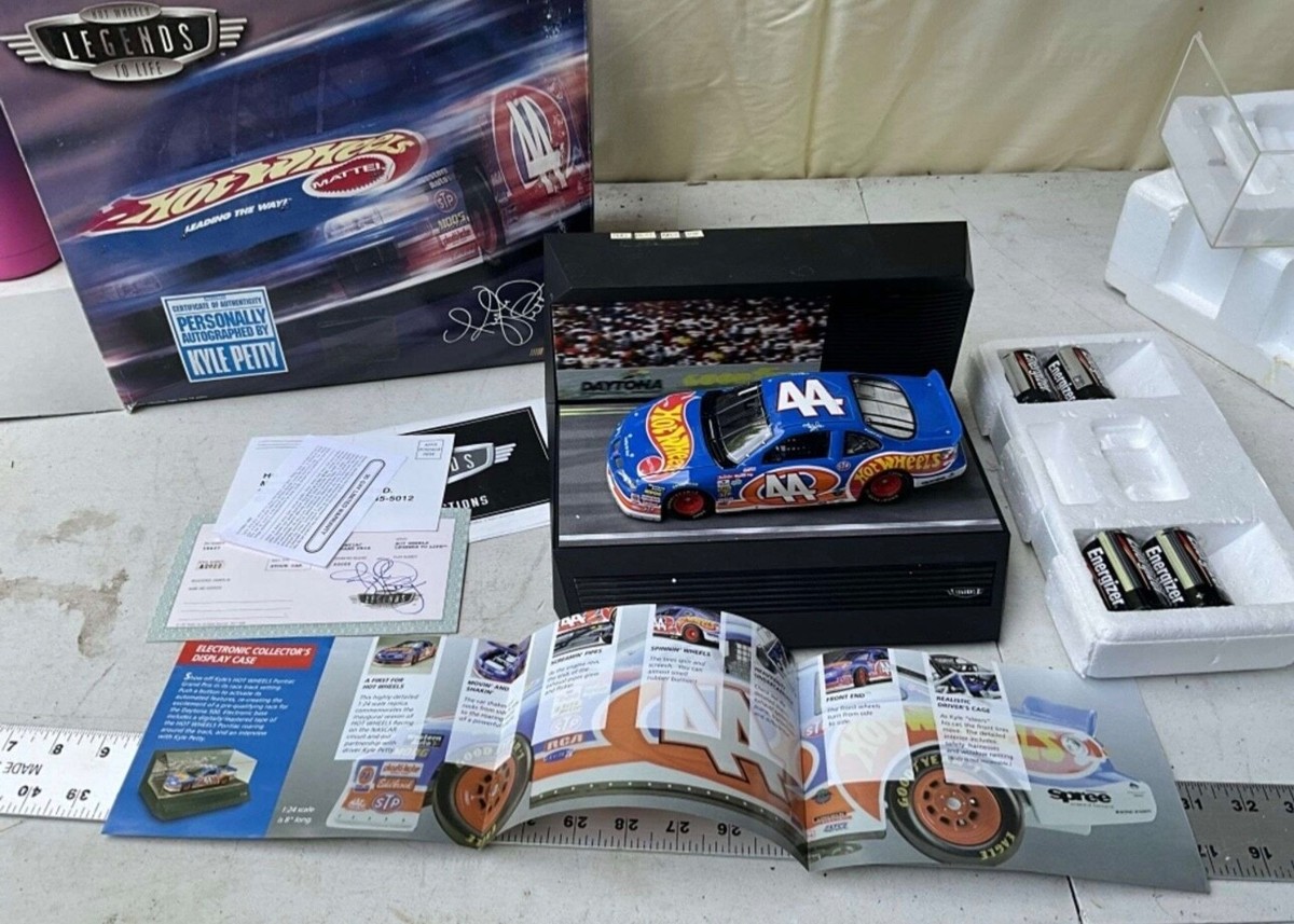 Nascar #44 Kyle Petty Hot Wheels Legends to Life 1/24