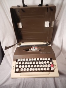 Royal Safari Typewriter | eBay