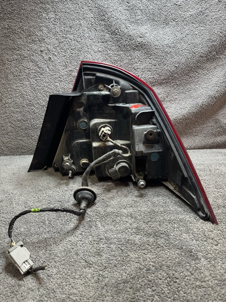 Conjunto de lámpara de luz trasera LED para conductor izquierdo Mercury Montego 2005 2006 2007 OEM Foto 4 de 4