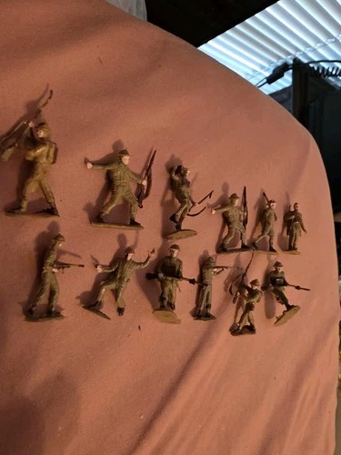 Marx Miniature HO Scale Playset Soft Plastic British Soldiers  (B)