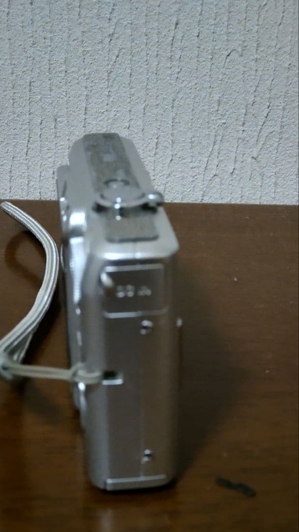 Sony Cyber-shot DSC-T2 Silver Waterproof Digital Camera 2.7 Inch