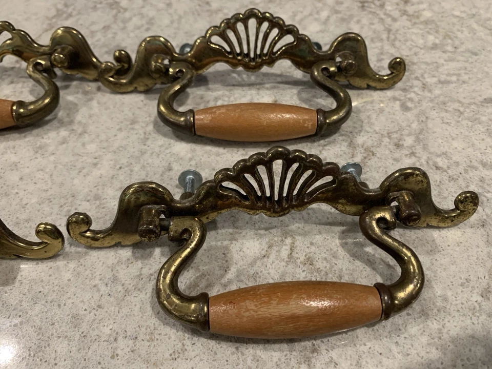 6 tiradores de cajón de herrajes de latón de colección roble FRANCÉS PROVINCIAL 2 1/2" + 3 perillas Foto 4 de 4
