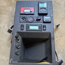 Peterbilt 579 Sleeper Control Panel U64-6031-000000000 W/Paccar P92-4247-13000