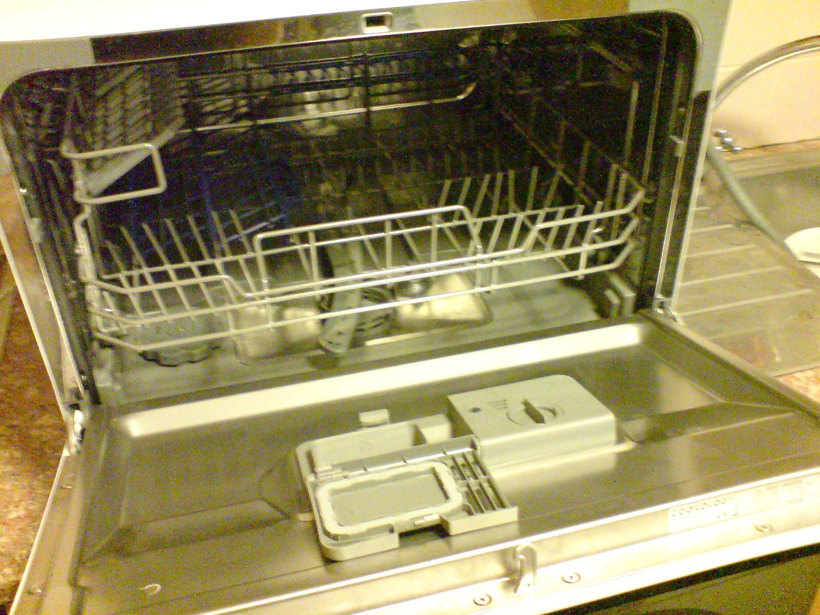 Cookology CTTD6WH Freestanding Compact Table Top Dishwasher, 6 place