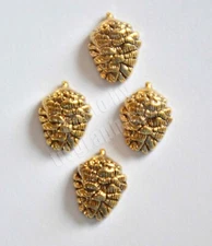4 Pinecones / Buttons Galore / FLAT Back Christmas Embellishments / Winter