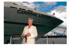 Judi Dench autograph signed 20x30 cm picture
