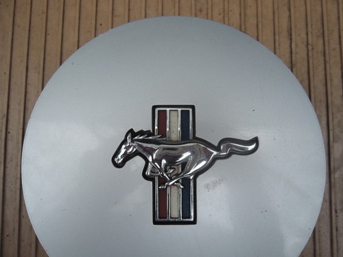 FORD MUSTANG Used Original WHEEL CENTER CAP for 16" 5 Spoke Pony Wheels - Picture 5 of 13
