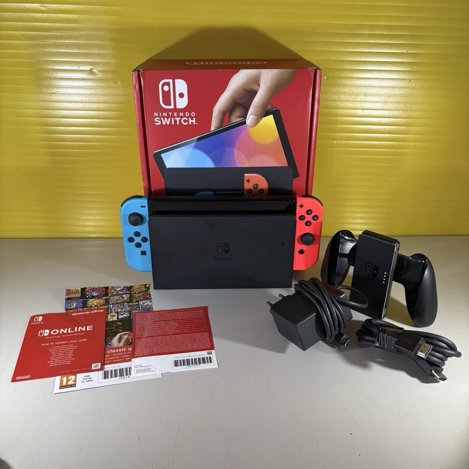 Nintendo Switch OLED Console Completa Con Scatola Originale Ottime Condizioni