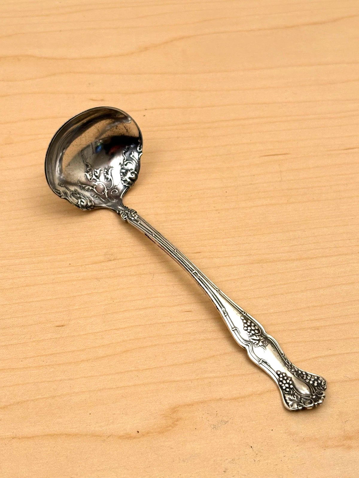 VTG GRAPE Silverplate SAUCE LADLE 1847 Rogers Bros.-1904-5-3/4"