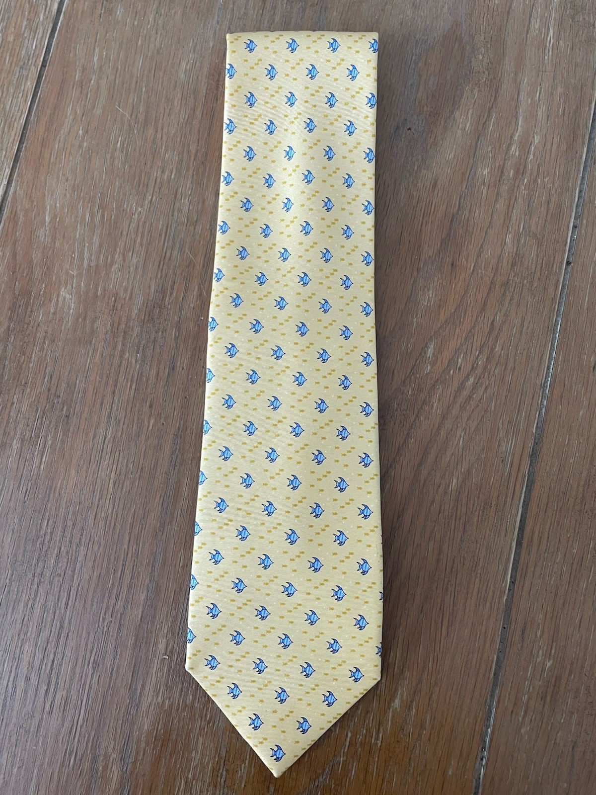 IZOD YELLOW BLUE SMALL FISH PRINT SILK NECKTIE TIE