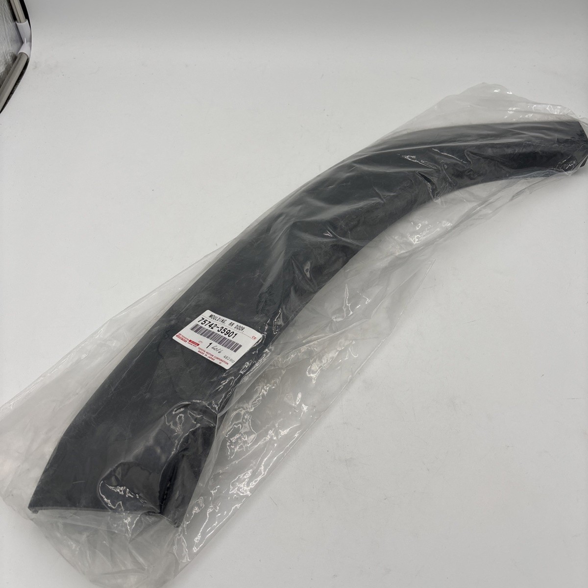 New Genuine Toyota 75742-35901 Driver Rear Fender Flare Extension