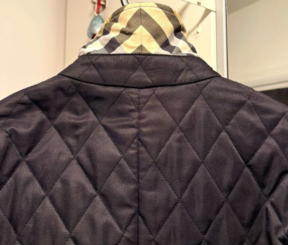 Chaqueta a presión acolchada negra para mujer Burberry Brit con forro a cuadros UK 6 2M