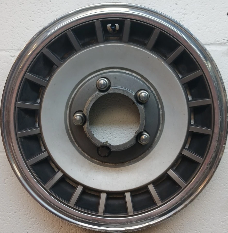 Juego de 4 tapacubos de 15" OEM E7TZ-1130-D 1981-1996 Ford F150 4x4/Bronco 4x4 (5291) Foto 4 de 4