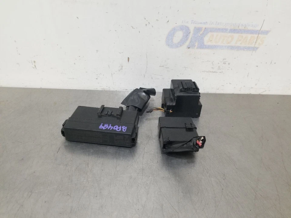 Nissan 370Z Nismo 2016 16 3,7 L bahía de motor caja de fusibles juego de caja de relé Foto 4 de 4