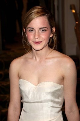Actress Emma Watson drinks reception prior to the Sony Ericsson Em- Old Photo 6