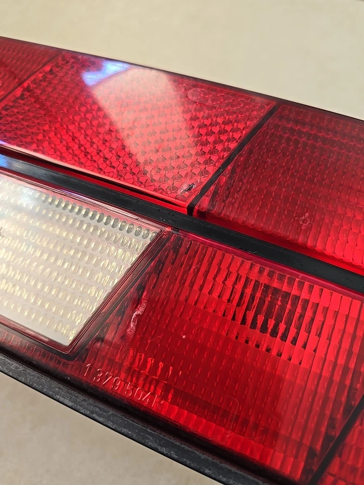 Задний фонарь правый для BMW 735i 1988 1989 1990 1991 1992 годов выпуска от оригинального производителя 1379504 - Изображение 2 из 4