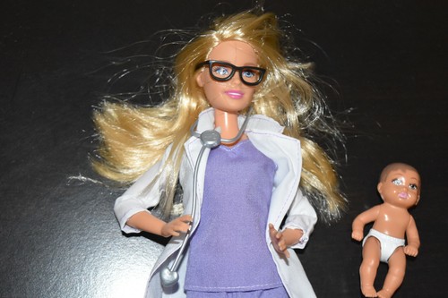 Barbie Baby Doctor Pediatrician Playset - Career Doll Purple Scrubs Complete - Picture 3 of 4